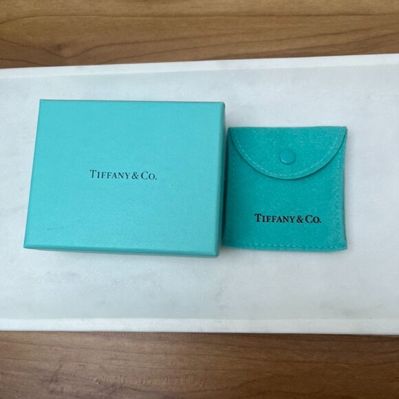 Tiffany 1837® Interlocking Circles Pendant - Picture 4 of 4